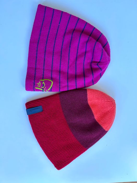 Norrona зимни цветни шапки от мека вълна мерино