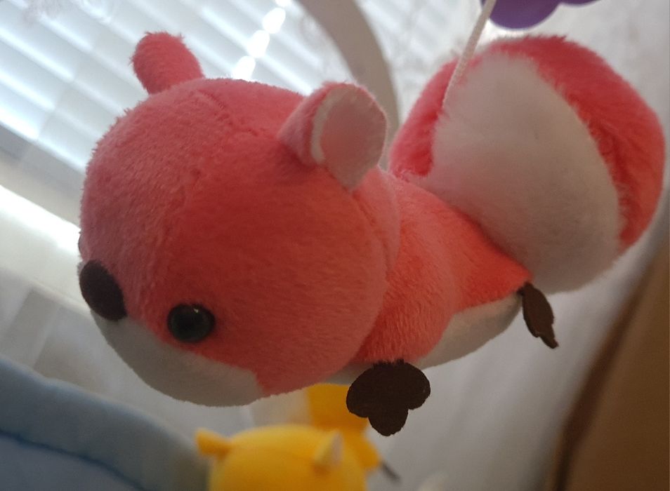 Музикална въртележка за легло