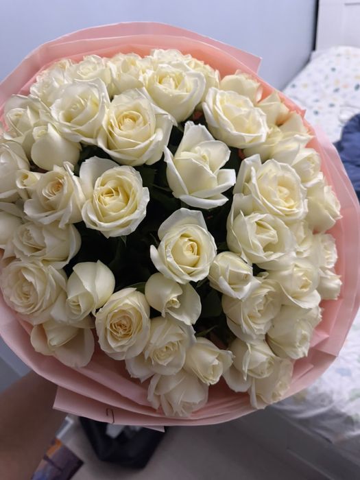 Свежие цветы… түнде әкелген…шикарные..