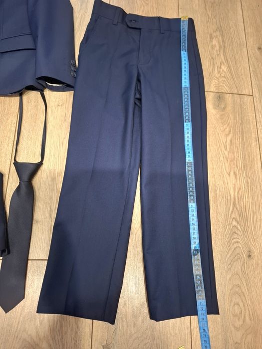 Продам школьный костюм