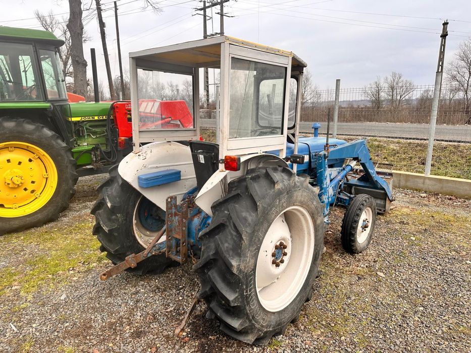 Se vinde Ford 3000 (ih,fiat)