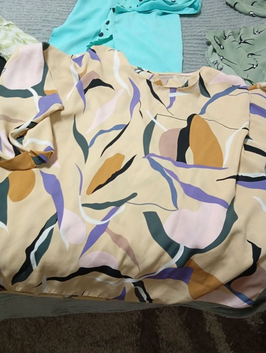 Продам блузки срочно.