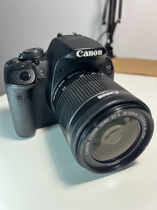 Canon EOS 700D DSLR + обективи  18-55mm & 55-250mm, 3 батерии,