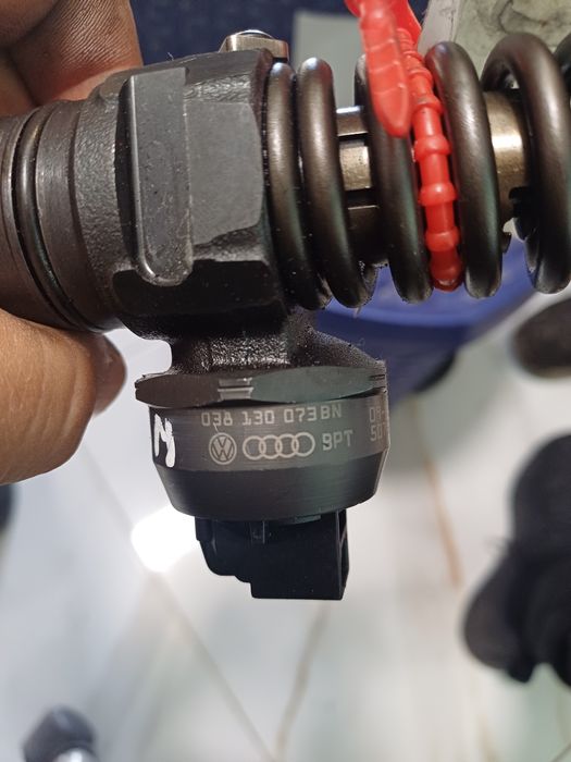 Injector Volkswagen Golf V 1.9 tdi 105cp BLS 038130073BN