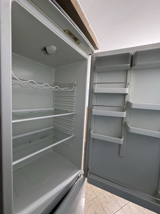 Холодильник с морозилкой внизу