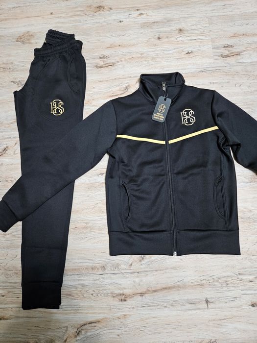 Черен анцуг на Христо Стойчков