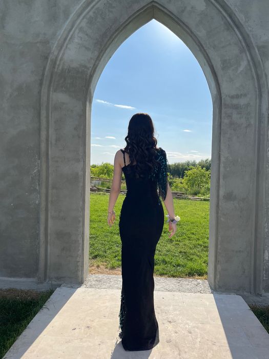 Rochie eveniment cu paiete si trena