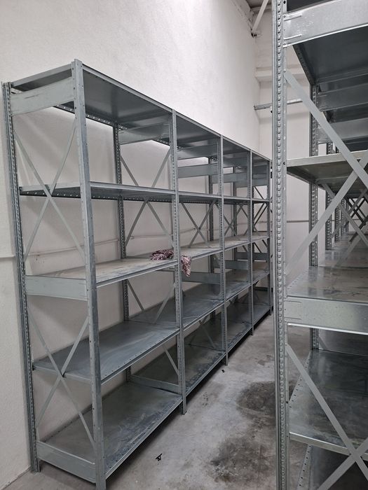 Rafturi metalice pentru depozitare marfa manuala si arhiva