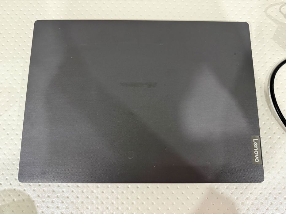 Ноутбук Lenovo V16