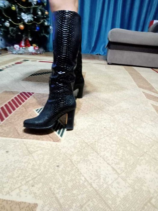 продам шикарные  зимние сапоги