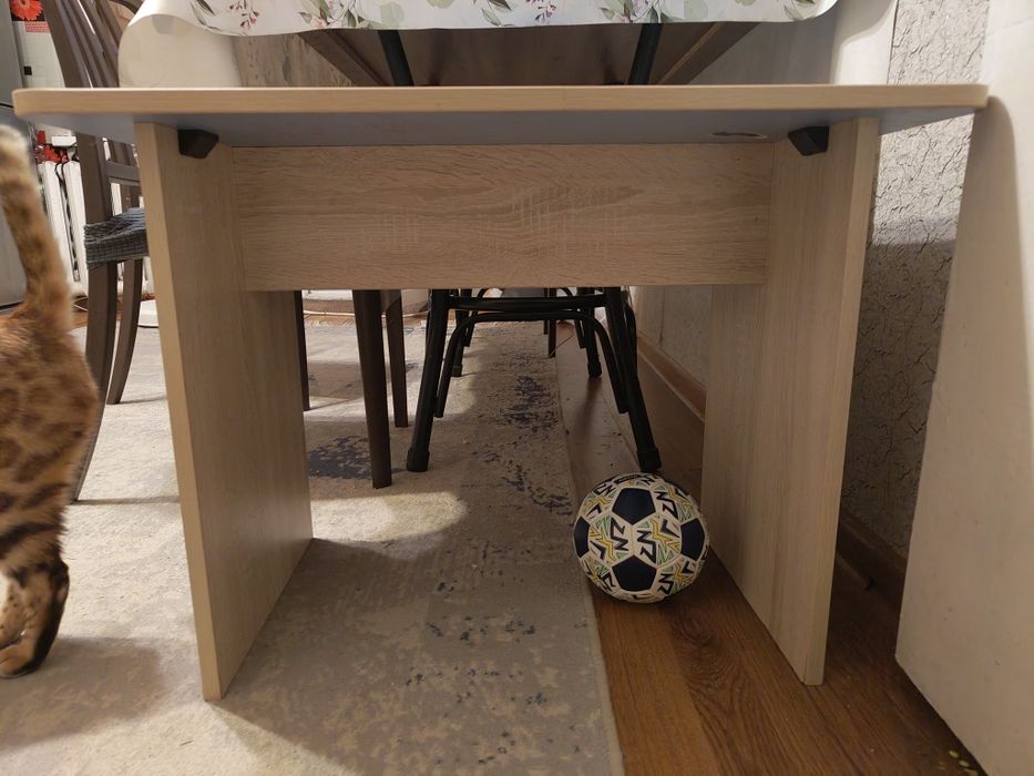 Столик  для малышей