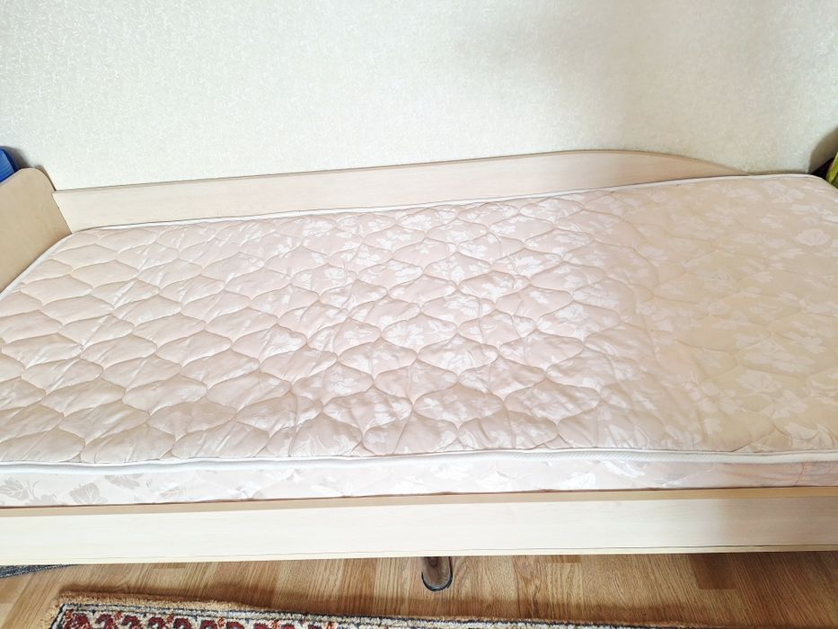 Кровать 200*90 с матрасом