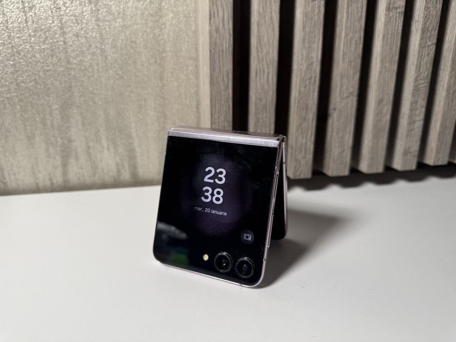 Samsung Flip 5 256GB Garantie Universul Telefoanelor