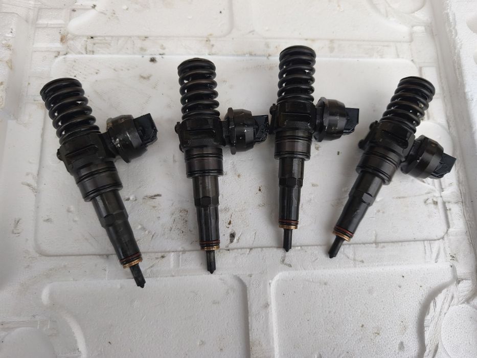 Injectoare VW Passat B6 2.0 BMP BMM Cod 038130073BQ
În stare foarte