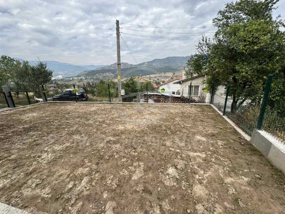 Реф. 2884 Отремонтирана Двуетажна къща с гараж и двор с. Павелско