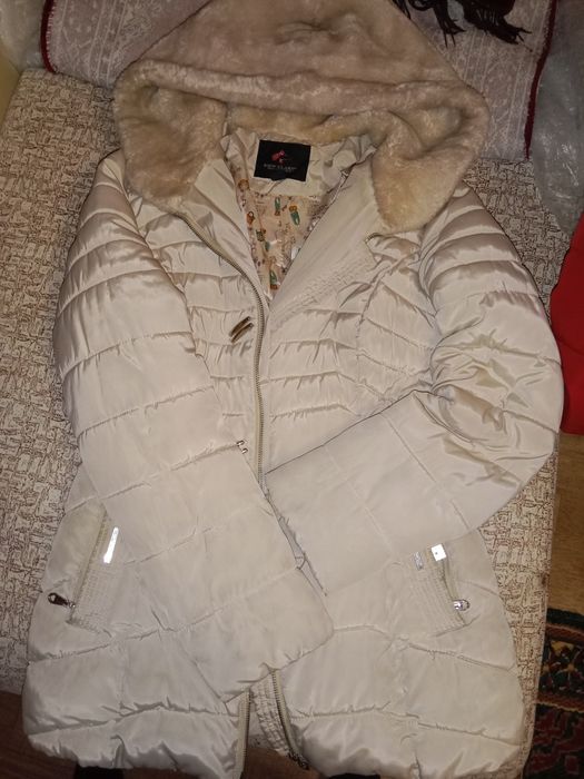 Продам куртки  1500 т