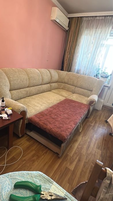 Диванный уголок с креслом даром