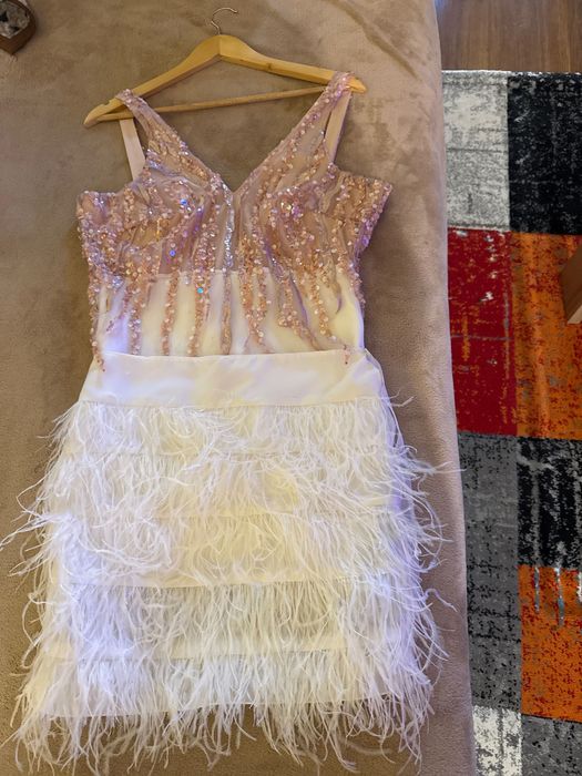 Рокля официална с пера