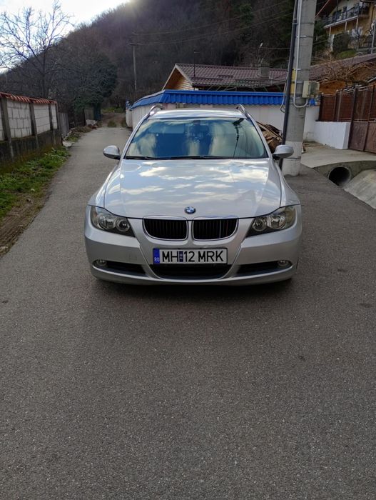 Vând BMW 320D...
