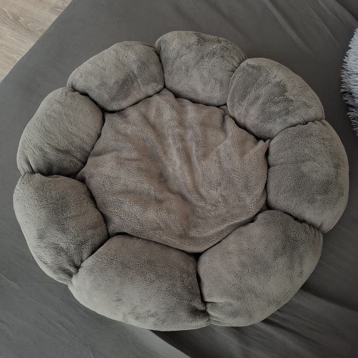 Лежанка для кошек и маленьких собак