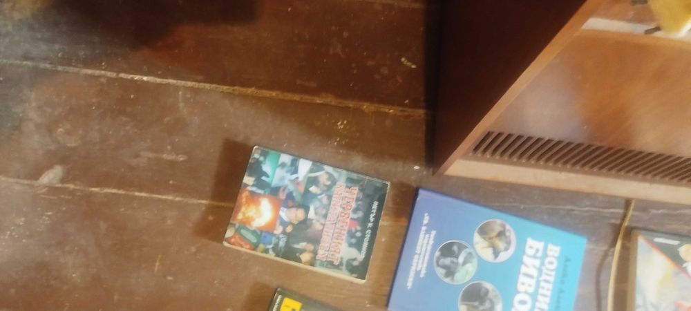 Продавам книги...