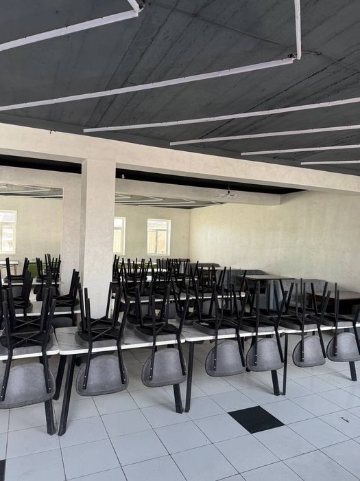 Продам  стол и стулья