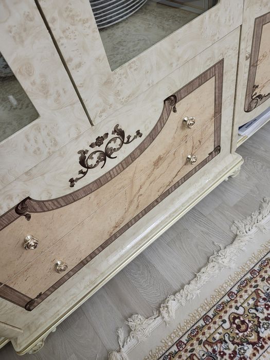 Мебель из натурального дерева