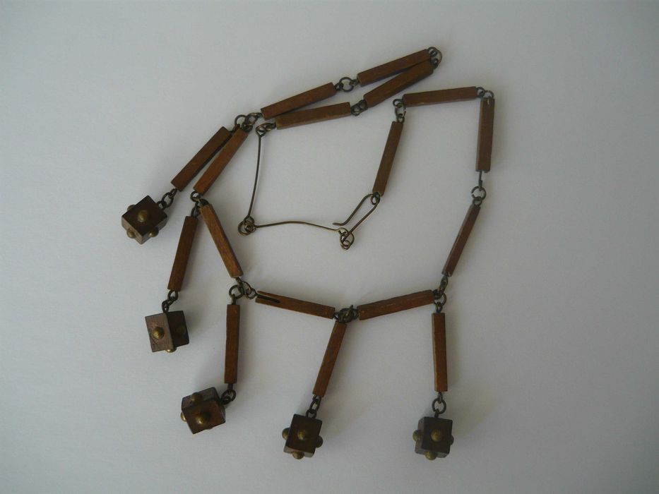 Колие, стара изработка от дърво