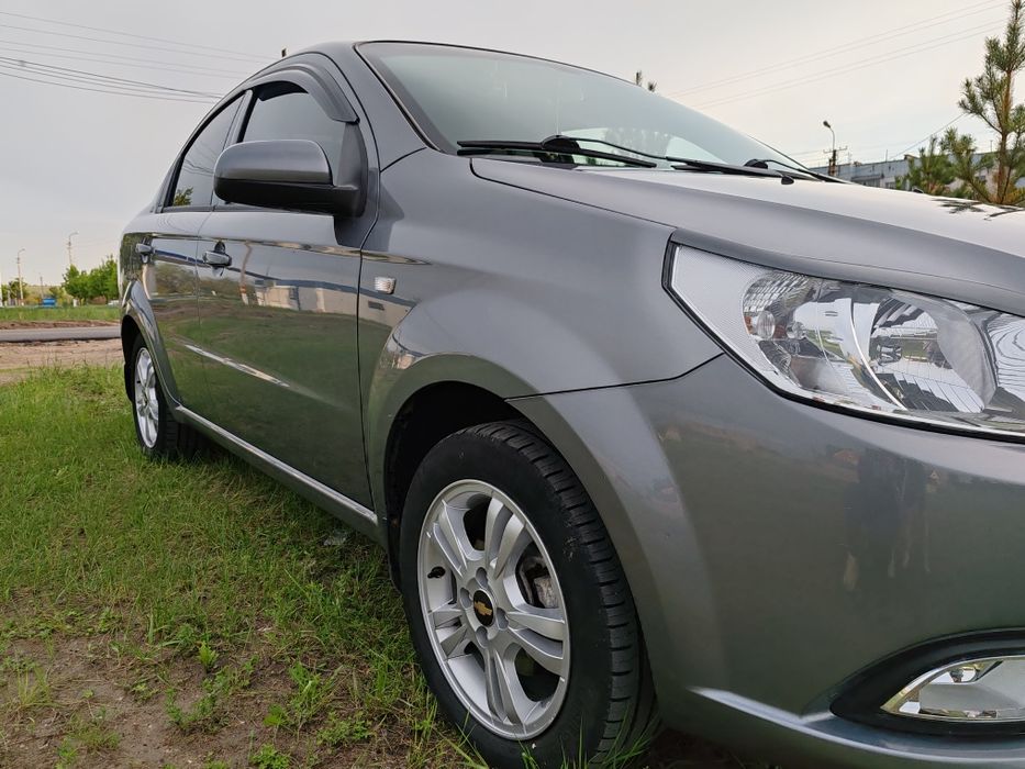 Автомобиль Шевроле Нексия