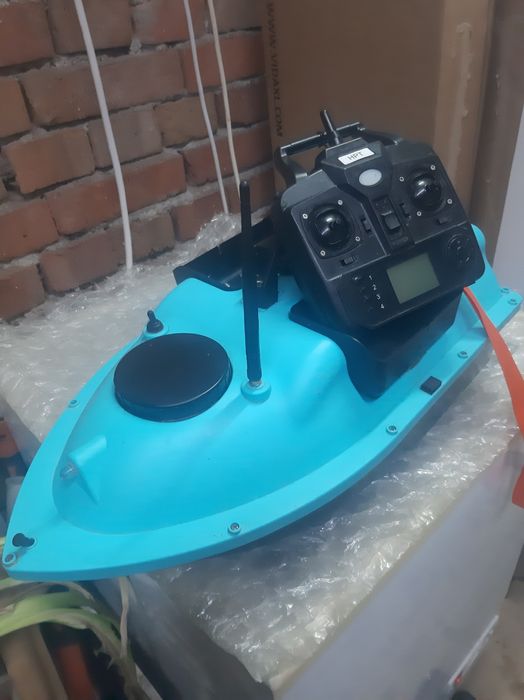 Лодка за захранване