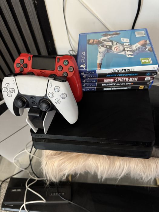 // Vand ps4 1 tb plus 5 jocuri//Ca nou //