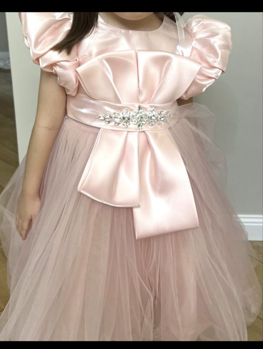 Прожаи нарядное платье на девочку