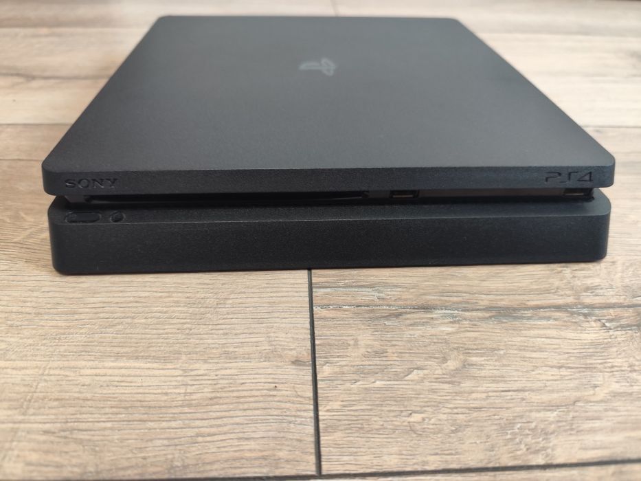 PS 4 Slim 1 tb + o manetă+ Need For Speed Payback