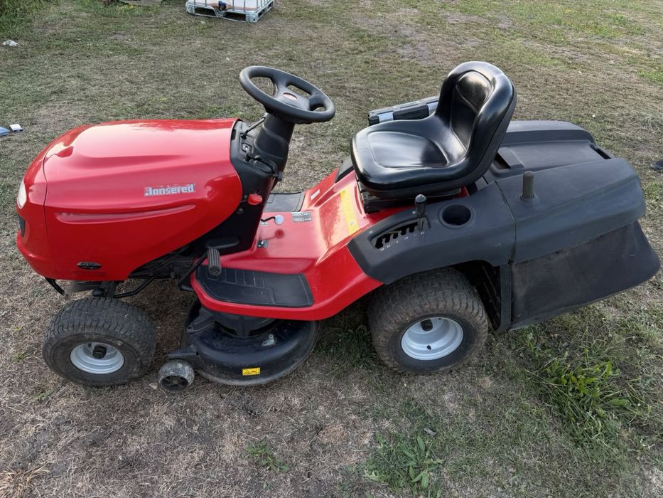 Tractoras tuns gazon / tuns iarba  Jonsered
