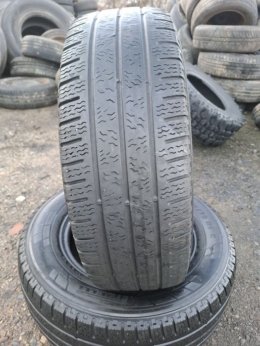 Vand 2 anvelope 215 70 15 c pireli de iarna