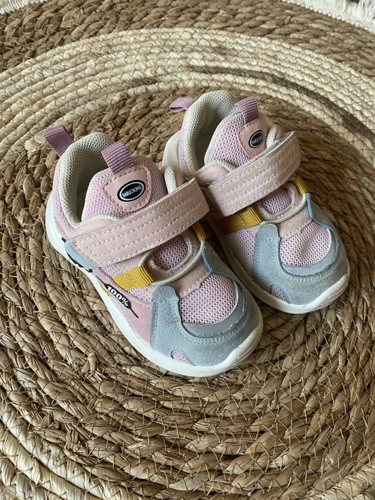 Продам детские кроссовки