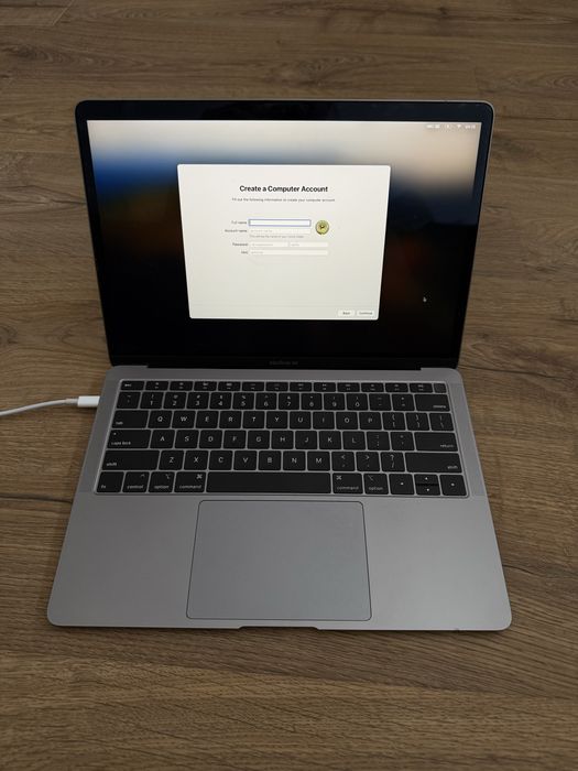 Продам MacBook Air 2018/19 в отличном состоянии