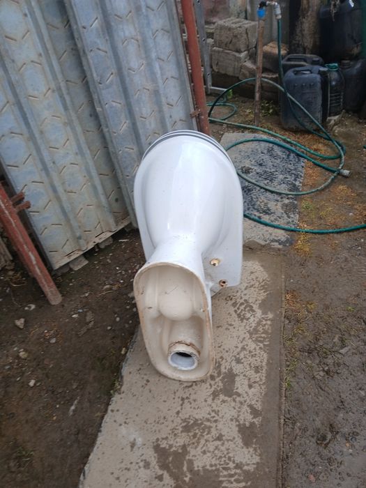 Vând wc tualetă două bucăti