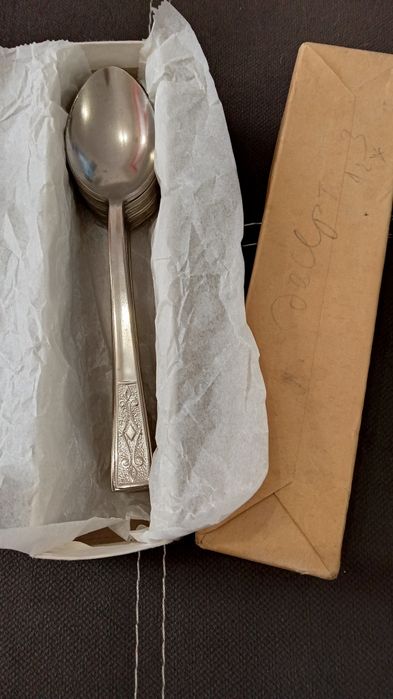 Лъжици от неръждаема стомана.