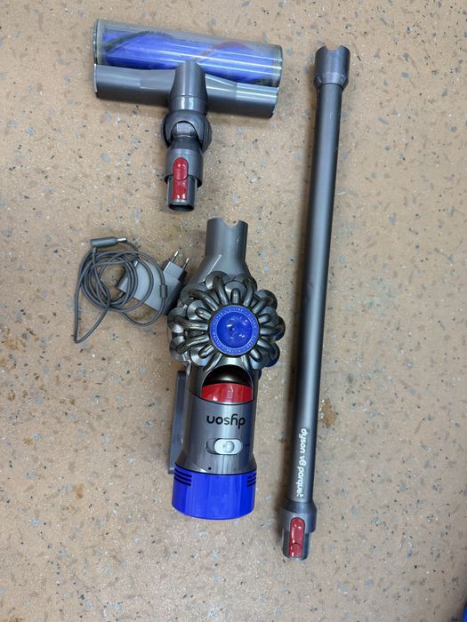 Aspirator Vertical fara fir Dyson V8 Parquet