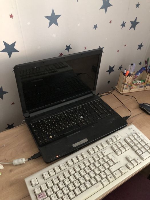 Продам ноутбук Fujitsu Дешево