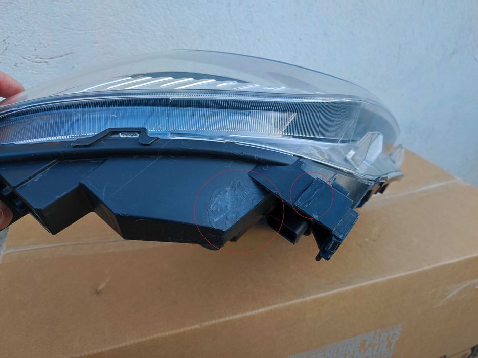 Far stanga dreapta Renault Express