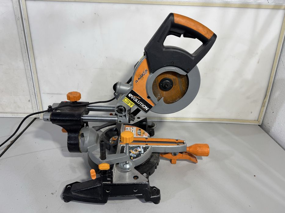 Циркуляр пендула - Evolution 216mm / 1500 W