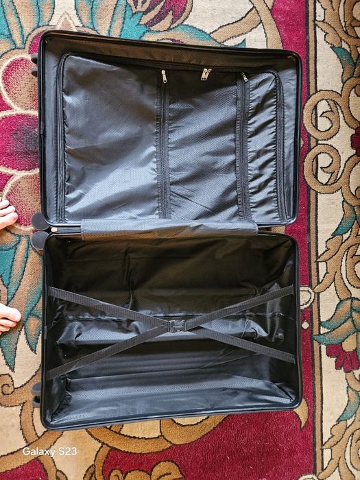 Чемодан  большой почти новый