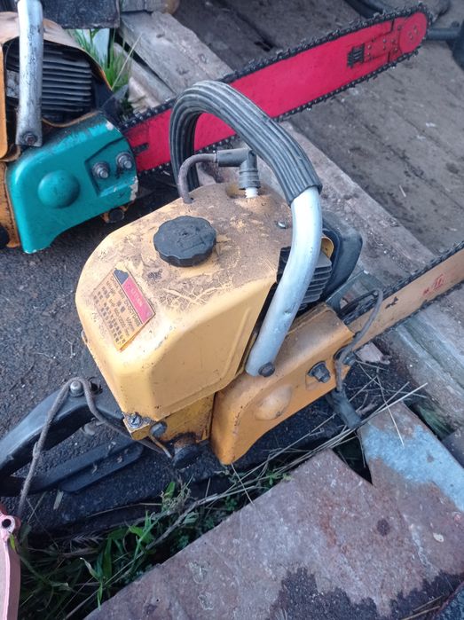 Продам две пилы.