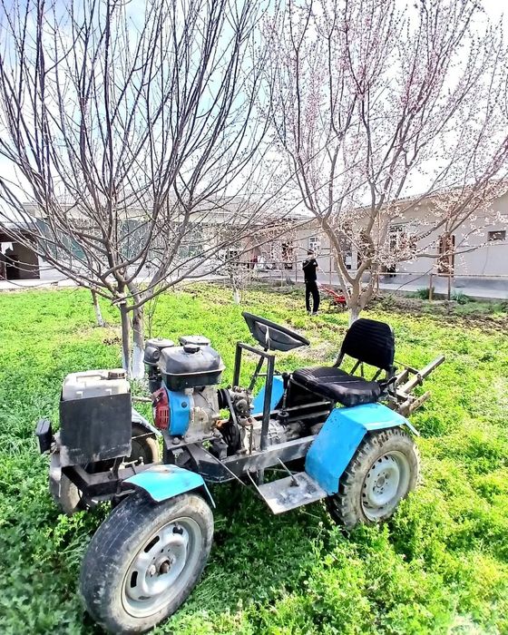 Mini traktor sotladi