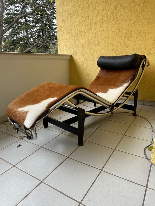 Дизайнерска лежанка от естествена кожа