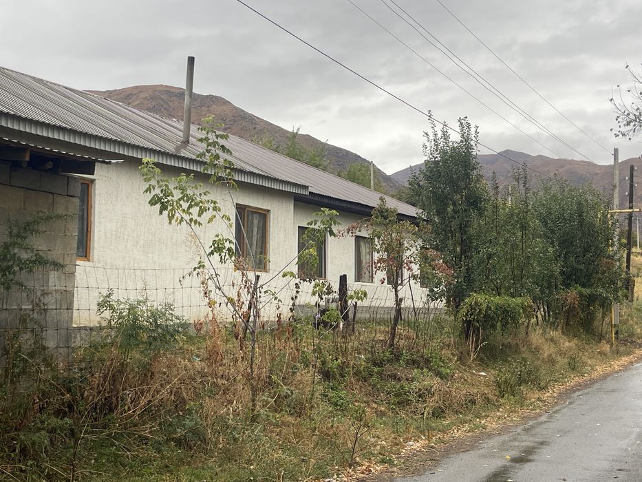 Жаңадан салнған ұй сатылады