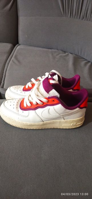 Adidași , marca NIKE- AIR