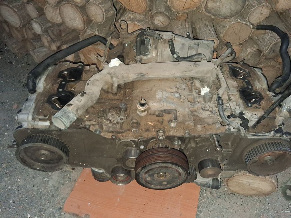 Двигатель EJ25 .